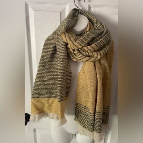 🆕 Women’s Janice Apparel Yellow / black Scarf - Picture 1 of 7
